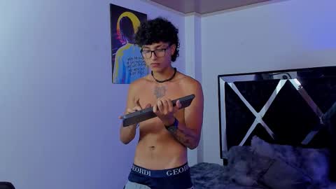 Snapshot of eliasferragamo chatting on 12-04-25, 02:21 Elias Ferragamo online show from 12-04-25, 02:21