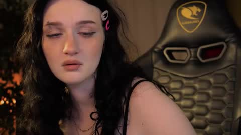 Ellie online show from 10-05-25, 05:17