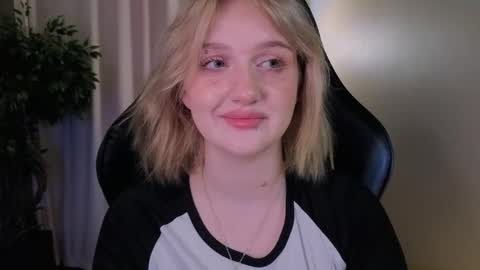 Ellie online show from 03-12-26, 05:46