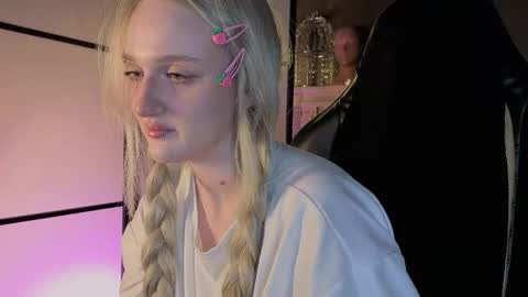 Ellie online show from 04-30-26, 05:36