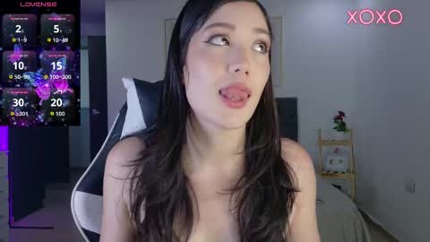 eliiih_ online show from 11-28-25, 10:23