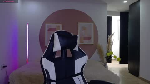 eliiih_ online show from 05-17-26, 07:54