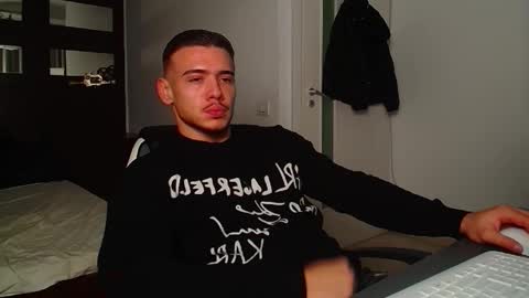 ElijahThorne online show from 11-29-25, 05:32