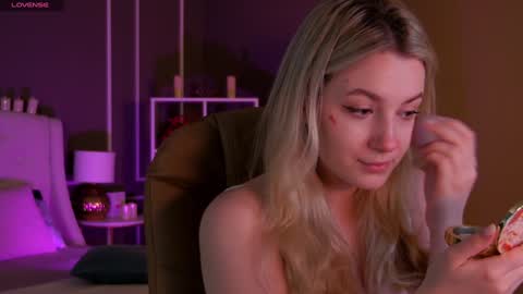 Elina online show from 01-18-25, 01:19