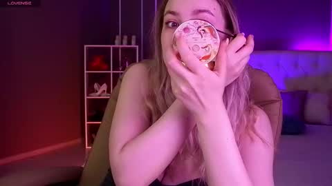 Elina online show from 09-27-25, 01:10