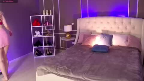 Elina online show from 10-07-25, 01:36