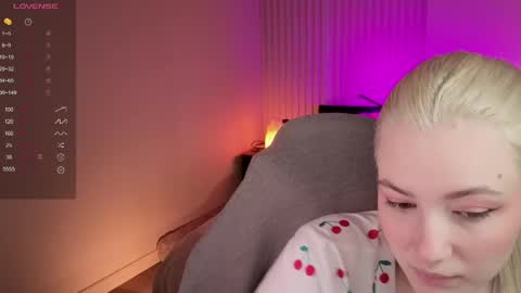 Snapshot of elina_nortas chatting on 05-06-26, 05:25 Elina online show from 05-06-26, 05:25