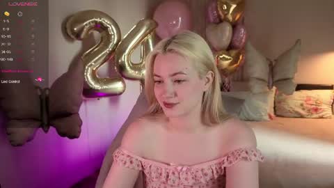 Snapshot of elina_nortas chatting on 06-16-26, 06:16 Elina online show from 06-16-26, 06:16