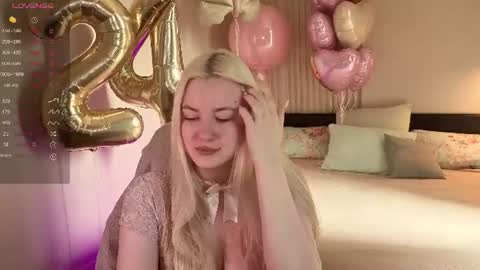 Snapshot of elina_nortas chatting on 06-18-26, 04:24 Elina online show from 06-18-26, 04:24