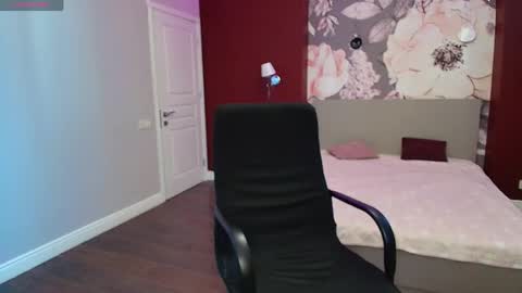 ElinaMils online show from 04-26-26, 06:44