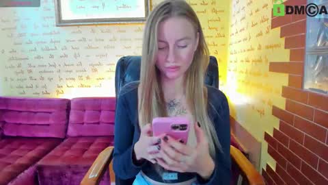 elinor_faith online show from 10-30-25, 01:45