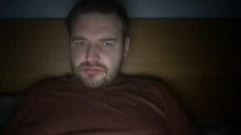 Snapshot of eliot26 chatting on 01-01-25, 01:04 e26 online show from 01-01-25, 01:04