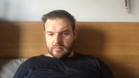 Snapshot of eliot26 chatting on 10-10-25, 12:04 e26 online show from 10-10-25, 12:04