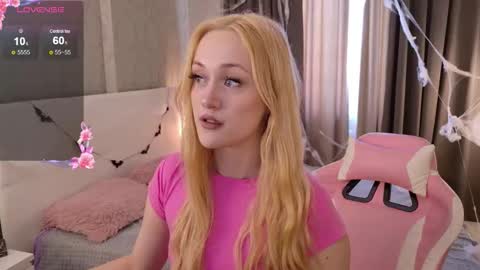 Snapshot of elis_goyard chatting on 10-30-25, 09:44 Elis online show from 10-30-25, 09:44