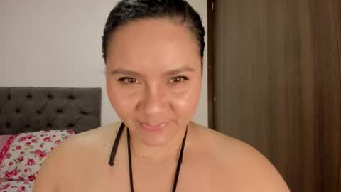 Snapshot of elisa_connors18 chatting on 10-01-25, 01:44 online show from 10-01-25, 01:44