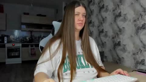 Aletta Oushen online show from 11-23-25, 10:04