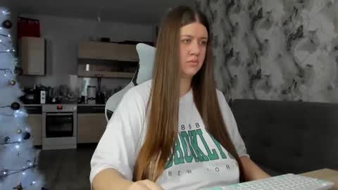 Aletta Oushen online show from 12-22-25, 09:06