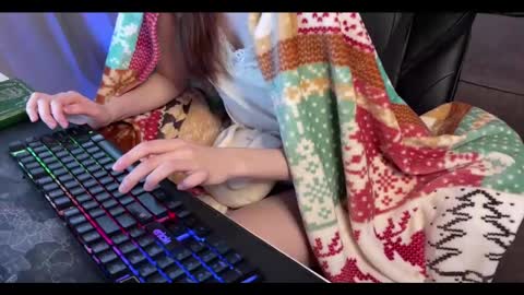 Snapshot of elisa_north chatting on 01-26-25, 10:45 Elisa North online show from 01-26-25, 10:45