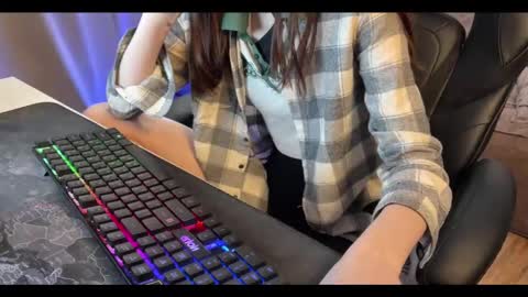 Snapshot of elisa_north chatting on 01-28-25, 07:43 Elisa North online show from 01-28-25, 07:43