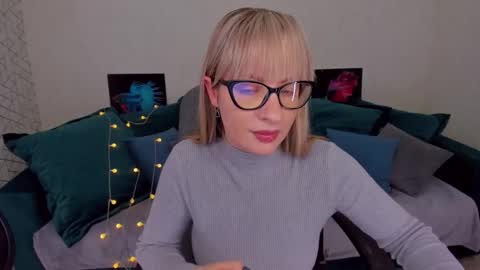 Snapshot of elisabethmills chatting on 02-02-25, 02:45 Elisabeth online show from 02-02-25, 02:45