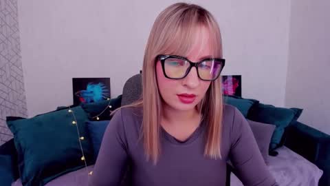 Snapshot of elisabethmills chatting on 02-09-25, 12:08 Elisabeth online show from 02-09-25, 12:08