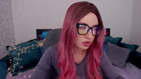 Snapshot of elisabethmills chatting on 02-13-25, 11:39 Elisabeth online show from 02-13-25, 11:39