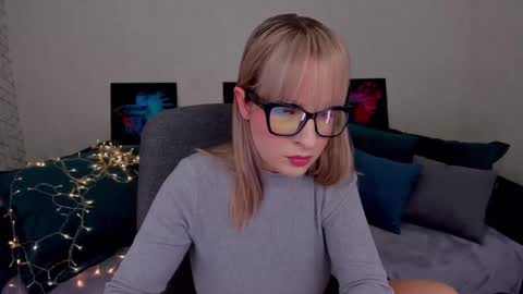 Snapshot of elisabethmills chatting on 02-14-25, 03:05 Elisabeth online show from 02-14-25, 03:05