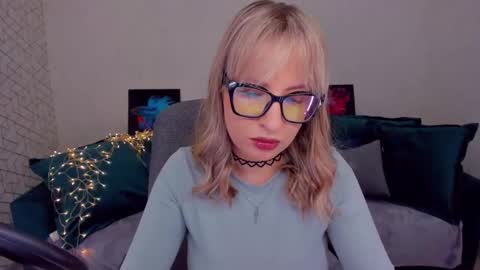 Snapshot of elisabethmills chatting on 02-20-25, 02:35 Elisabeth online show from 02-20-25, 02:35