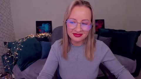 Snapshot of elisabethmills chatting on 03-05-25, 03:18 Elisabeth online show from 03-05-25, 03:18