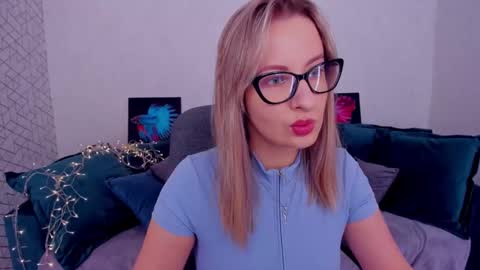 Snapshot of elisabethmills chatting on 03-11-25, 11:23 Elisabeth online show from 03-11-25, 11:23