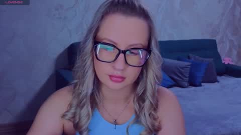 Snapshot of elisabethmills chatting on 09-15-25, 09:15 Elisabeth online show from 09-15-25, 09:15