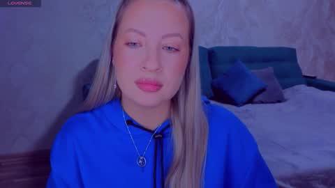 Snapshot of elisabethmills chatting on 10-13-25, 09:04 Elisabeth online show from 10-13-25, 09:04