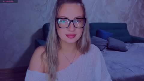 Snapshot of elisabethmills chatting on 10-15-25, 06:19 Elisabeth online show from 10-15-25, 06:19