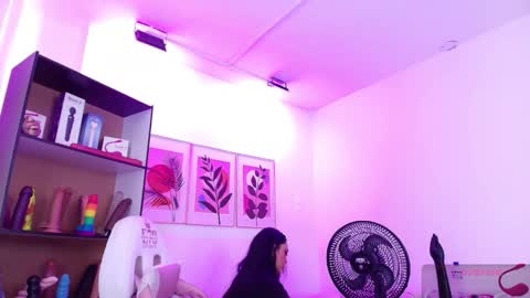 Snapshot of elisce_cloudd chatting on 11-15-25, 12:02 Elisce cloud online show from 11-15-25, 12:02