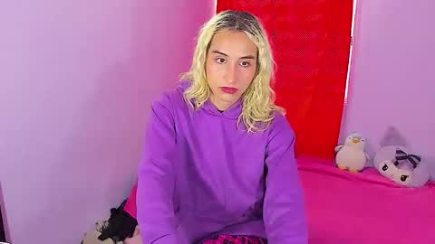 Snapshot of elisdarling chatting on 01-15-26, 05:49 elisdarling online show from 01-15-26, 05:49