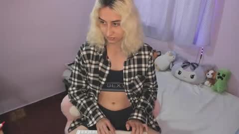 Snapshot of elisdarling chatting on 02-17-26, 09:21 elisdarling online show from 02-17-26, 09:21