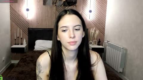 Elise online show from 03-06-26, 01:24