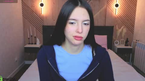 Elise online show from 04-15-26, 01:23