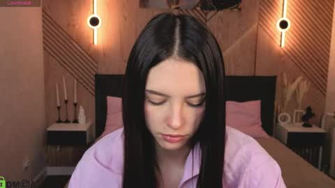 Elise online show from 04-22-26, 01:08