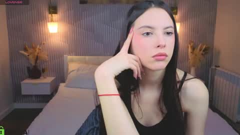 Elise online show from 04-23-26, 01:07