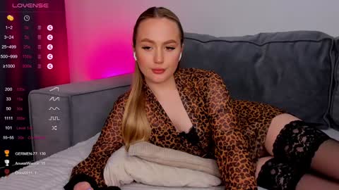 Snapshot of elissluvv chatting on 02-04-25, 08:38 Eliss online show from 02-04-25, 08:38