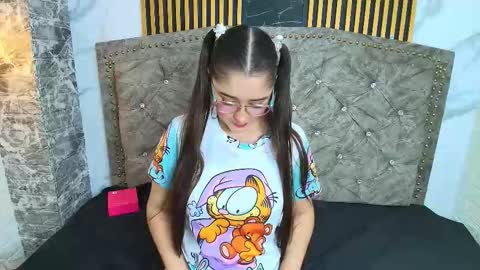 Snapshot of elisvega chatting on 02-13-26, 03:46 elisvega online show from 02-13-26, 03:46