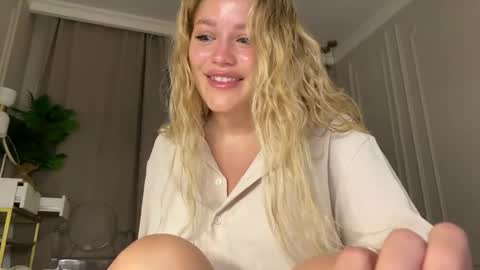 Stephanie online show from 05-18-26, 07:09