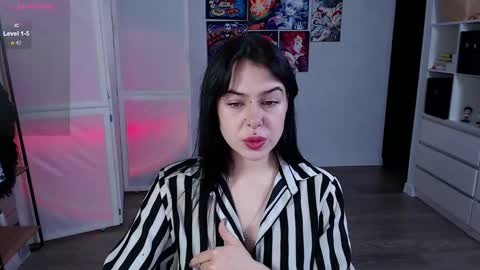 Snapshot of eliza_benet_ chatting on 01-31-25, 03:22 Ari online show from 01-31-25, 03:22