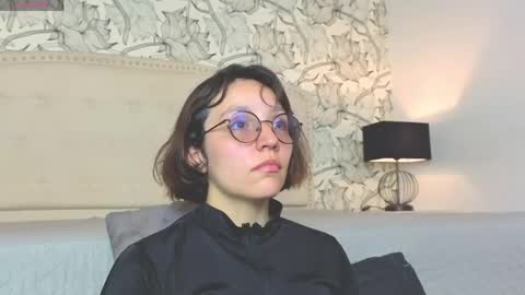 Eliza online show from 04-21-26, 07:39