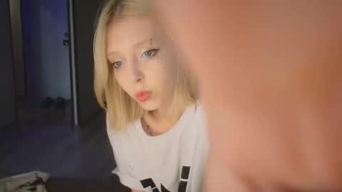 Elizabeth online show from 09-12-25, 12:38