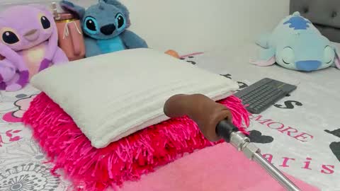 Snapshot of elizabeth_18_ chatting on 11-01-25, 04:14 ELIZA online show from 11-01-25, 04:14