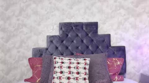 Elizabeth online show from 12-21-25, 04:03