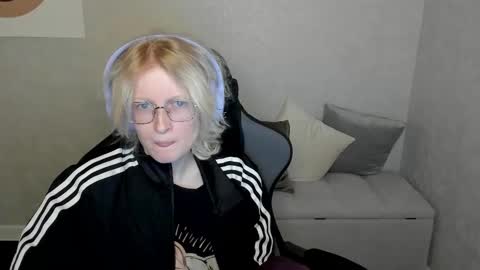 Elizabeth online show from 09-09-25, 01:27