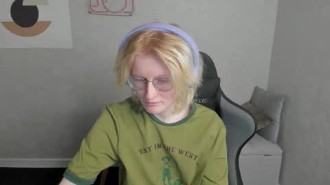 Elizabeth online show from 09-16-25, 01:17